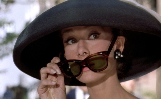 Breakfast-at-Tiffanys_Audrey-Hepburn_black-hat-sunglasses